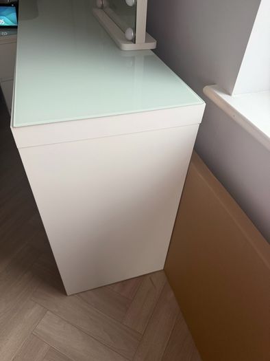 IKEA malm vanity / dressing table with mirror