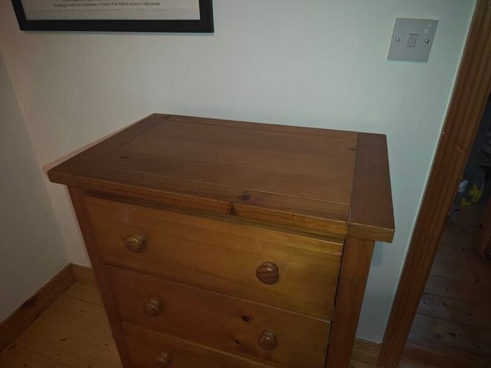 Chest of drawers
