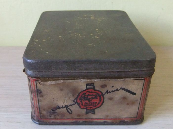 Old Dunhill Tin
