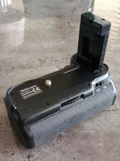 Nikon D5600 Battery grip