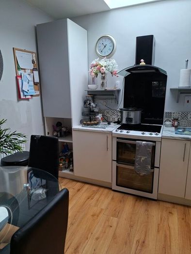 Kitchen, fridge freezer, dining table & chairs