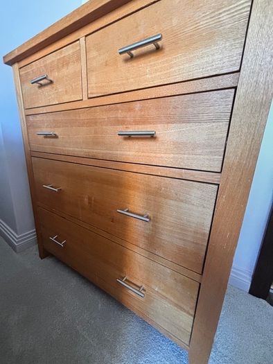 Chest of drawers