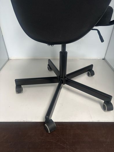 Black office chair