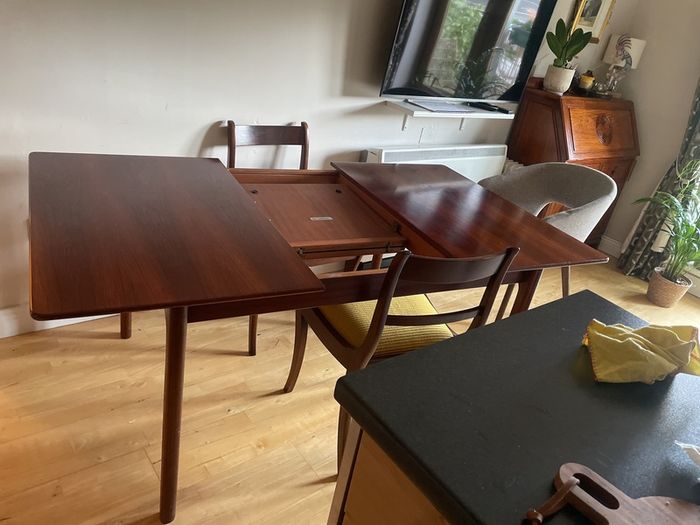 Small mid-century dining table by McIntosh - extendable