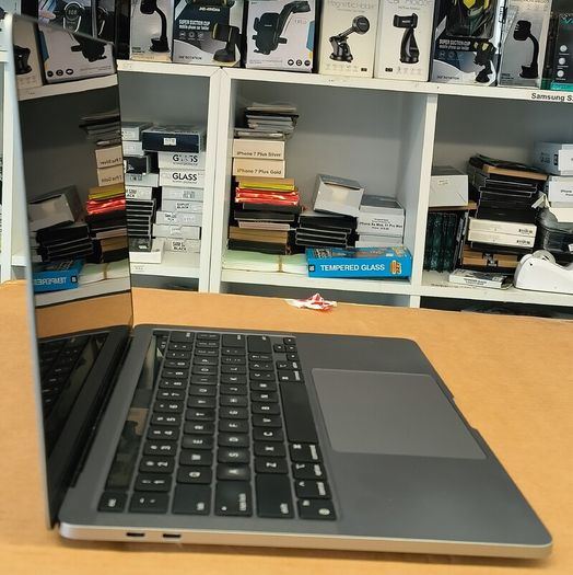 2020 MacBook Pro 13-inch M1 (A2338) 16GB RAM 500GB SSD Space Gray macOS Sequoia 15.5 , Battery Cycle: 370 (Was MDM Framework)