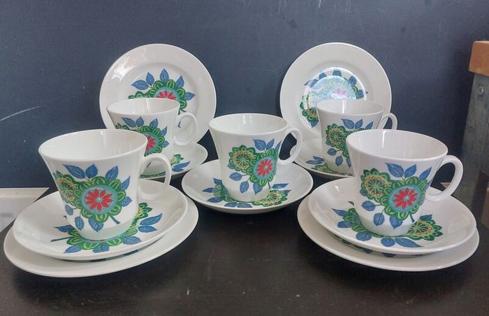 Fabulous Vintage China Set of Four Trios by the Royal Grafton Fine Bone China in Cool Vintage Retro 70s Floral Pattern, Plus a Fifth Duo