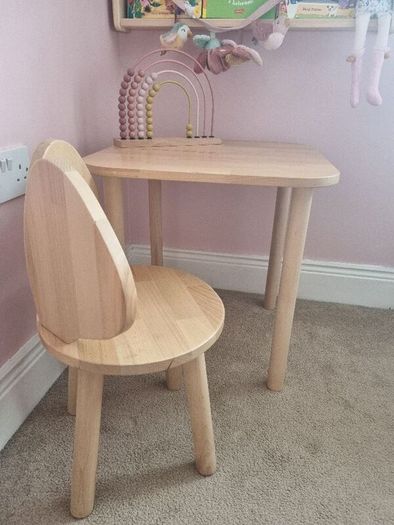 kids table and chair