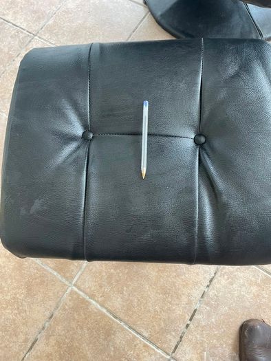 leather swivell recliner chairs 2 chairs 2 foot rests great condition