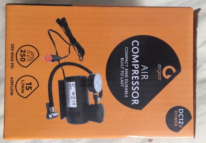 12 volts Tyre Air Compressor. Heavy Duty Suitable For Cars, Vans, Jeeps, Small Trucks, Bicycles, Football, Small Air Mattress, etc.