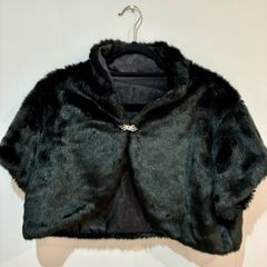 Faux fur cropped jacket