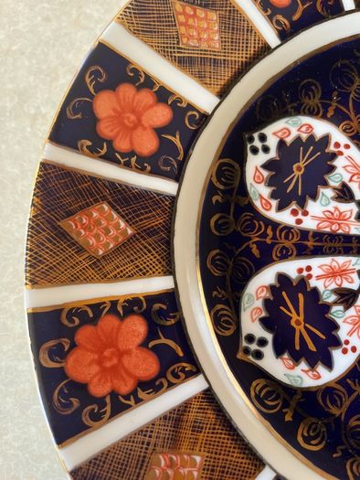 1128 a"Old Imari" pattern 11" Wall plate