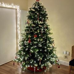 7.5ft pre-lit Christmas Tree