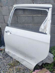 estima rear left door