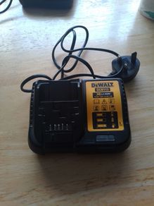 de walt charger