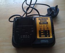 de walt charger