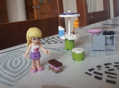 LEGO Stephanies Outdoor Bakery Building