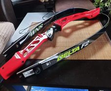 Recurve bow with arrows
