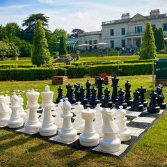 Garden giant chess set