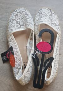 Girls flat shoes