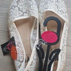 Girls flat shoes