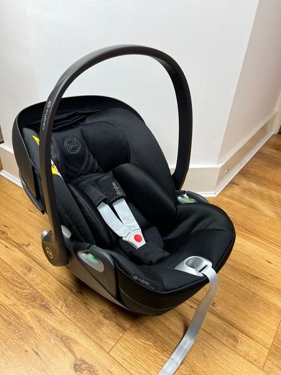 Cybex Cloud T i-Size Plus Infant Car Seat + Base T & Accessories