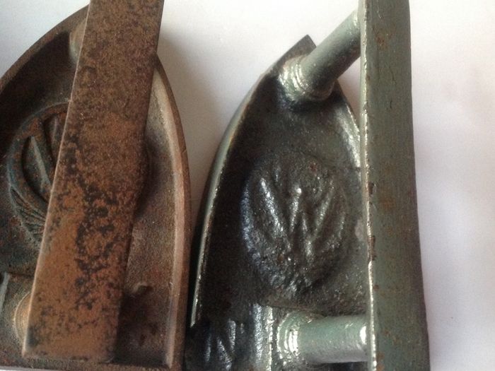 4x Antique Flat Irons French Cast Iron