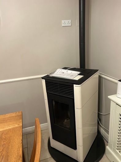 Wood pellet stove