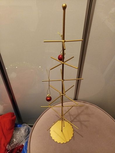 Gold contempory christmas tree &sample baubles
