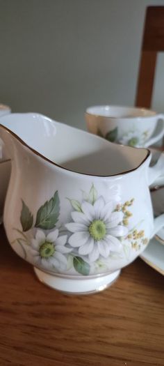 Vintage pretty Duchess Felicity 454 bone china