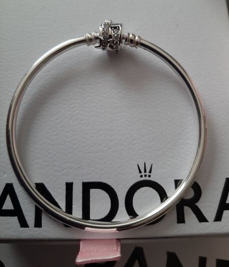 New genuine pandora moments bangle Small