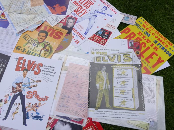 Elvis Presley Deagostini Collectors Box & Collectors Items