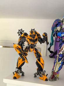 Bumblebee Age of Extinction - not Three Zero/ Hot Toys