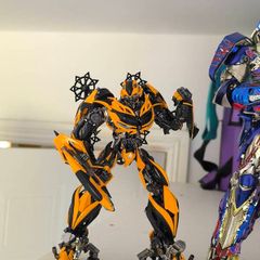 Bumblebee Age of Extinction - not Three Zero/ Hot Toys
