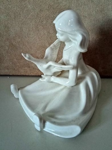 Vintage Porcelain Figurine 'Fly Away' Regency Fine Arts
