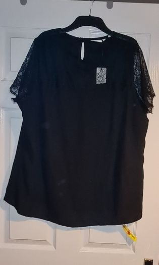 PLUS SIZE (26) Nightingales Black Lace Neck/Sleeve Top. New