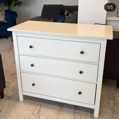 chest of drawers