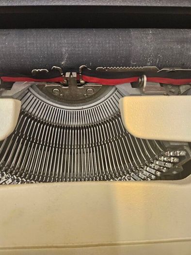 olivetti. lettera 35 typewriter