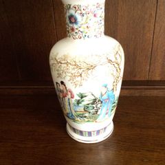 Vintage Oriental karraresi design 12 inch vase