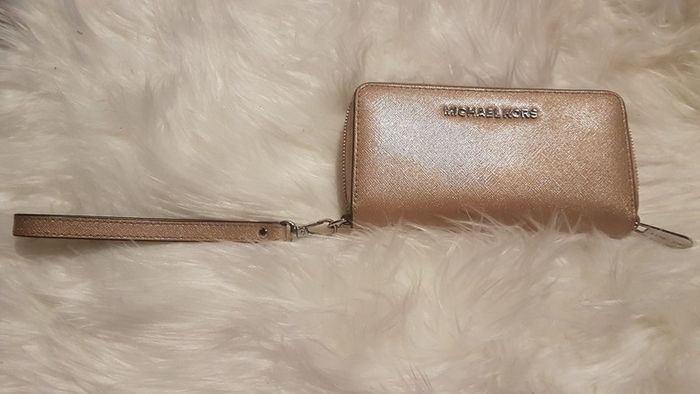 Gorgeous metallic light pink authentic Michael Kors leather cynthia satchel and jet set travel coin case both in colour "ballet"