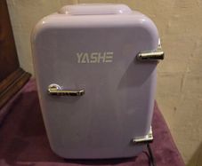 Yashe Hot and Cold Mini Fridge - Drinks, Skincare, Medicine