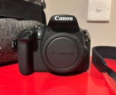 Canon eos 2000d