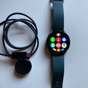 Samsung watch 4 like new, bigger model, 44mm rare green variant