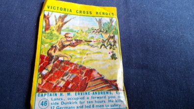 Victoria Cross Heroes Wax Gum Wrapper - Yellow Border.