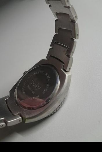 mens heavy watch needs battery