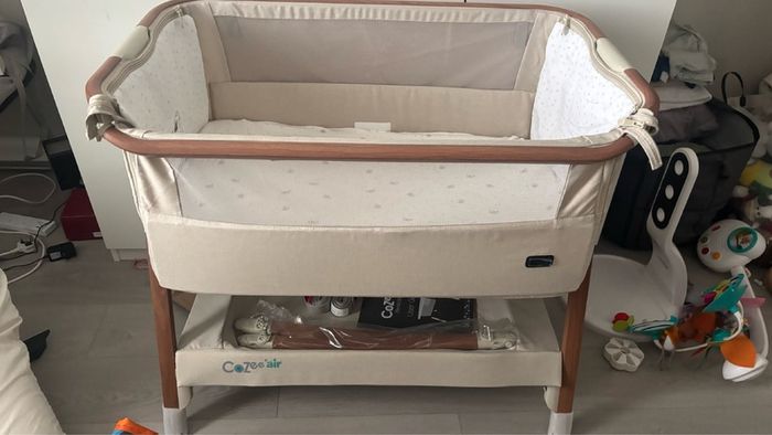 Tutti Bambini CoZee Air Bedside Crib (Full Set + 2 Fitted Sheets) - Oak/Cream