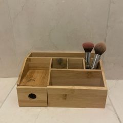 Make-up organiser