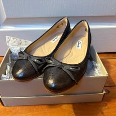 Brand new - Clarks ballet pumps (Size 3)