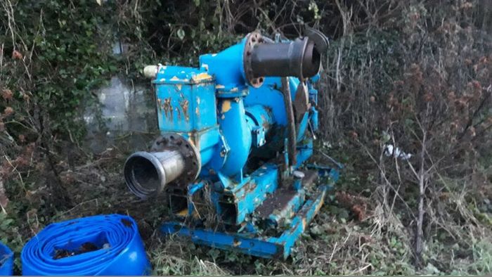 Flood pump and hose