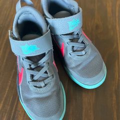 Nike Hustle trainers