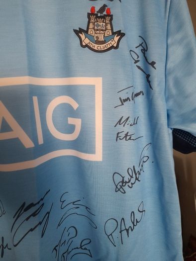 Dublin 5 in a row sign Jersey new unused